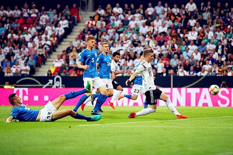  德甲揭幕战上演进球大战创纪录  