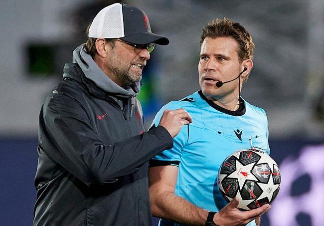  波鸿主帅赛后炮轰裁判 暗示联赛存在不公待遇  